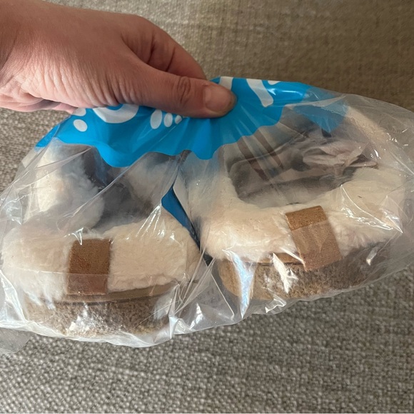 Brand new slippers! - Picture 4 of 4